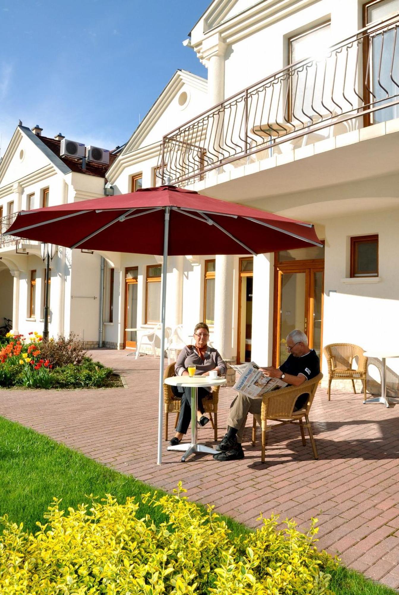 Ametiszt Hotel Harkan Exterior foto