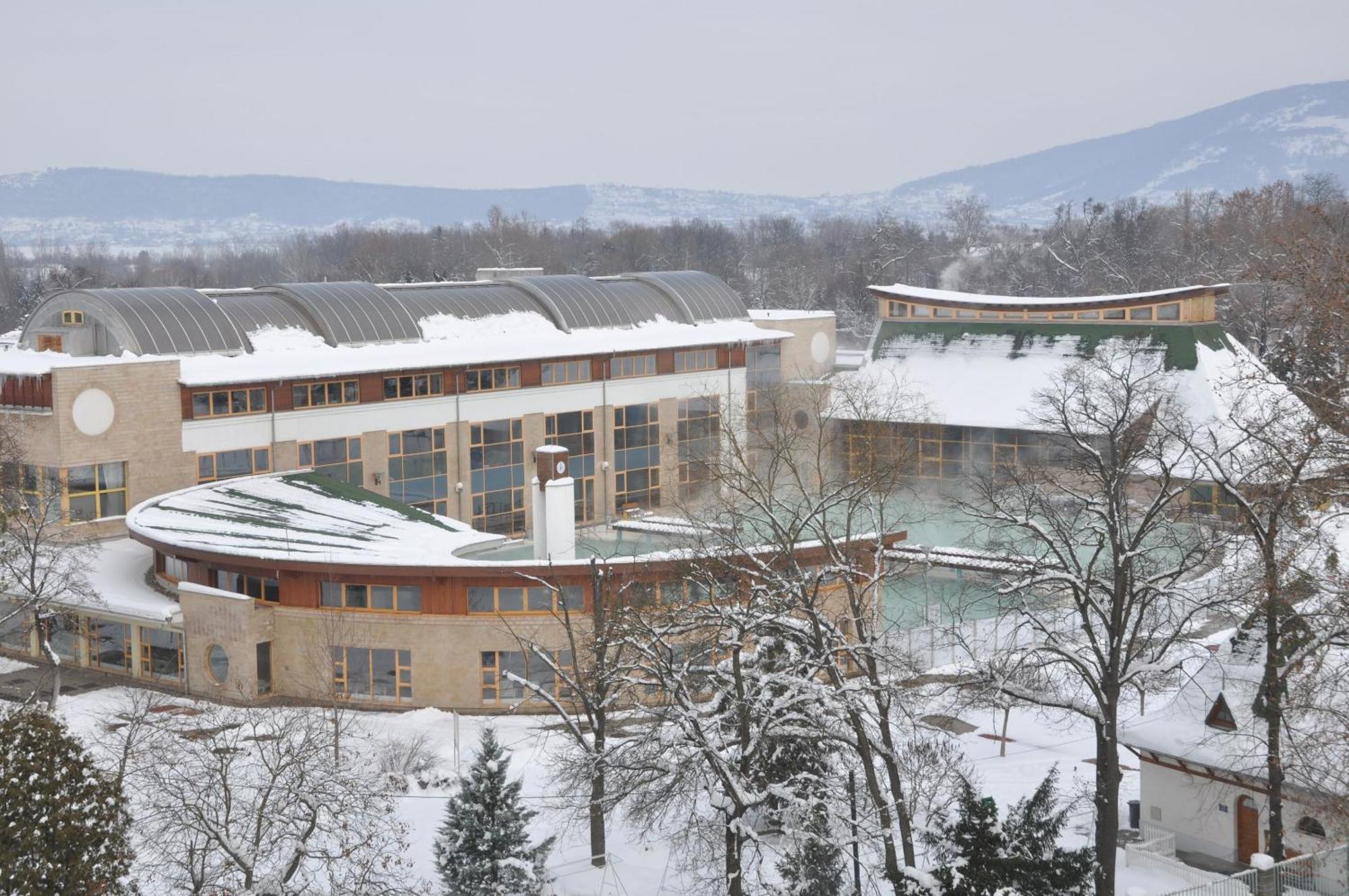 Ametiszt Hotel Harkan Exterior foto