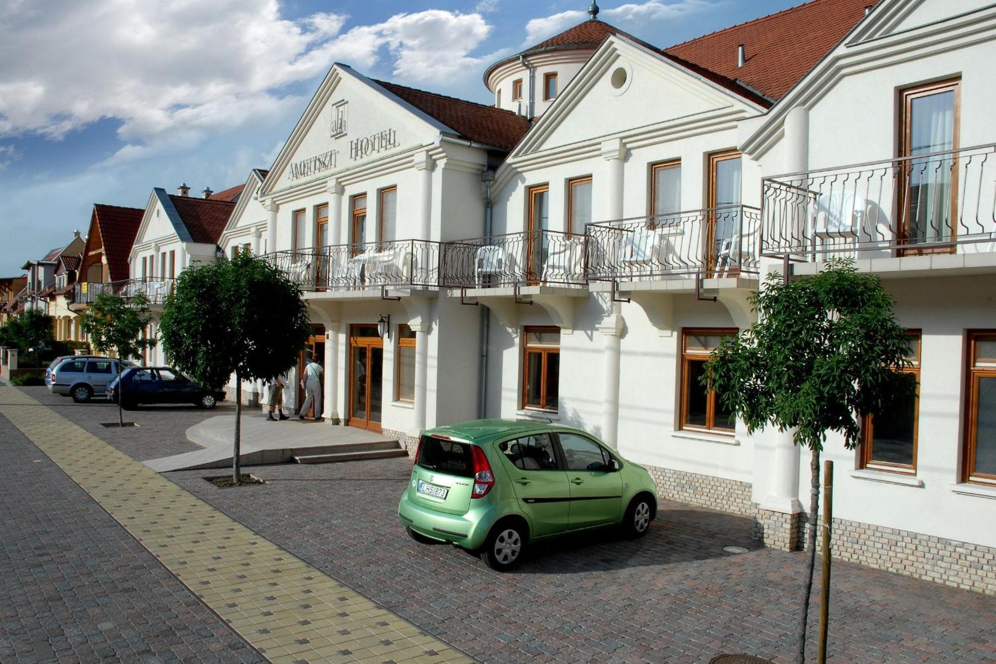 Ametiszt Hotel Harkan Exterior foto