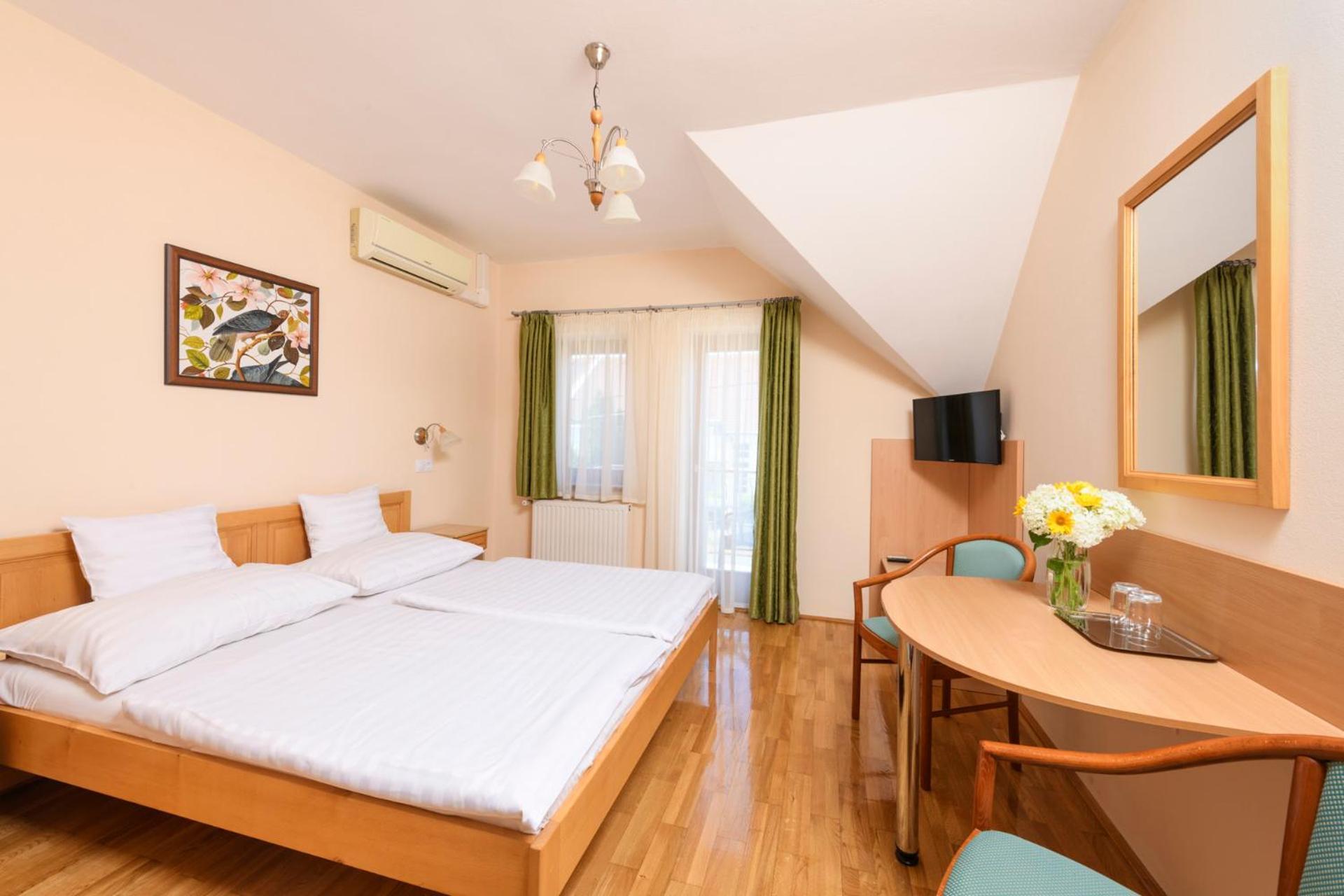 Ametiszt Hotel Harkan Exterior foto