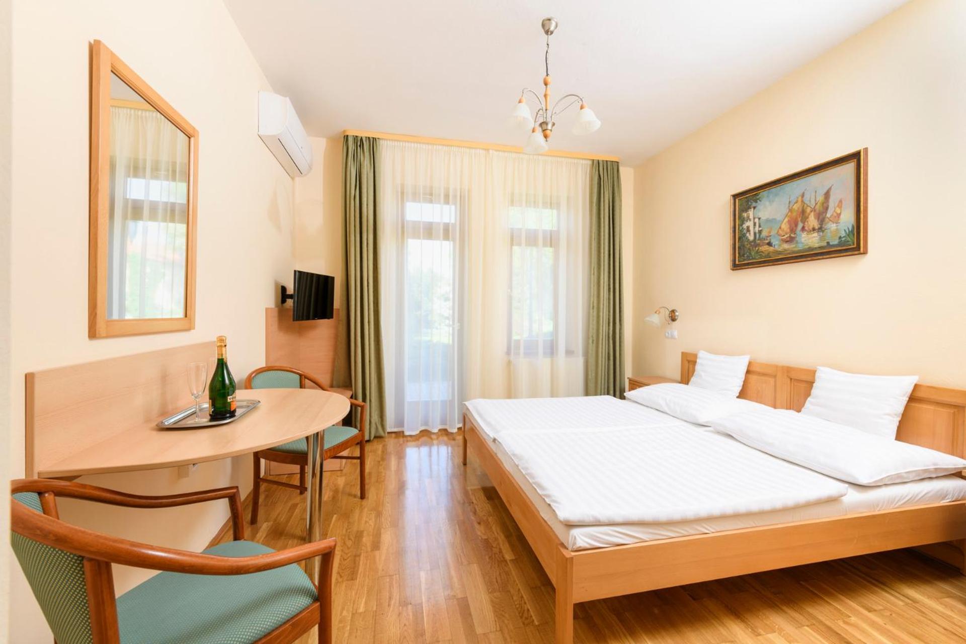 Ametiszt Hotel Harkan Exterior foto