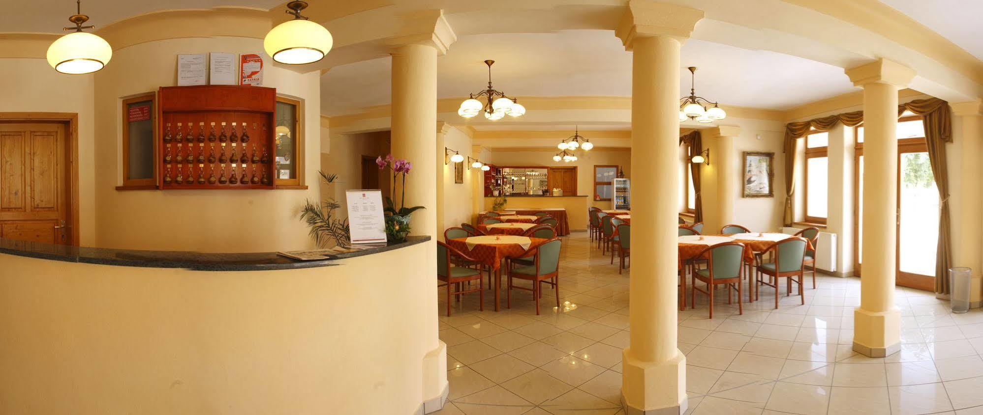 Ametiszt Hotel Harkan Interior foto